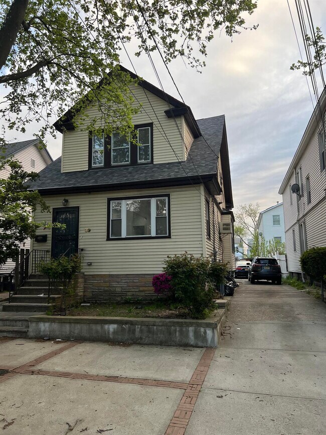 Foto del edificio - 39 Neptune Ave