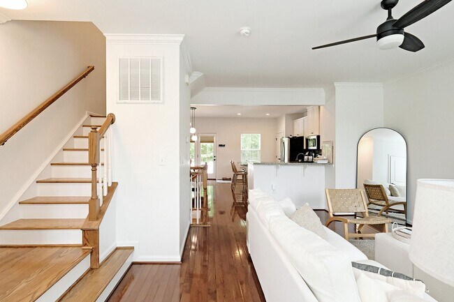 Foto del edificio - Pet-Friendly Dunlora Forest Townhome With Fenced Yard