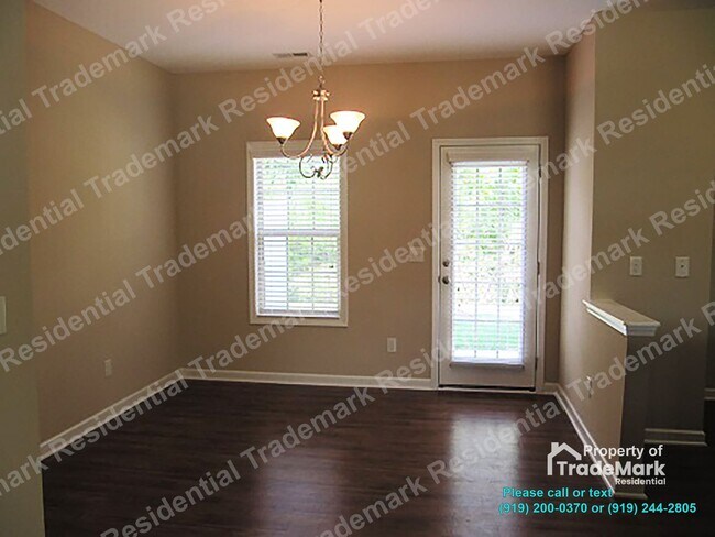 Foto del edificio - Lovely 3 Bedroom Townhouse in Raleigh!!