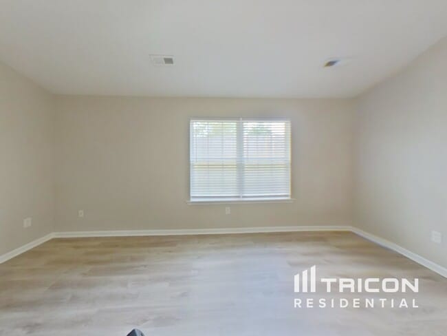 Building Photo - 20 Landing Ln