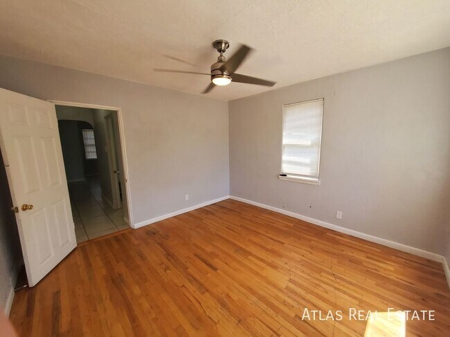 Building Photo - 2130 5th Ave