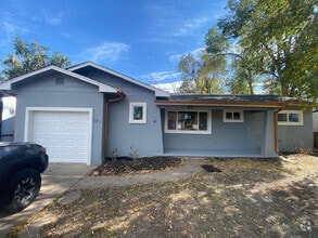 Building Photo - 121 Davie Dr