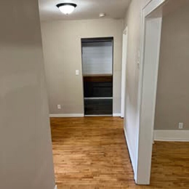 Building Photo - 2 Bedroom House for Rent