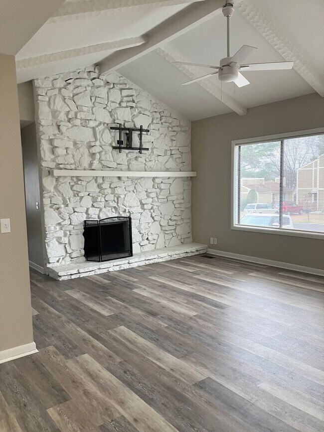 Building Photo - Renovated Villa in Bellevue- SPECIAL 1/2 Second's Months Rent