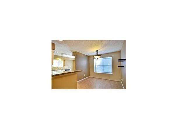 Foto del edificio - 7820 Roberta Dr