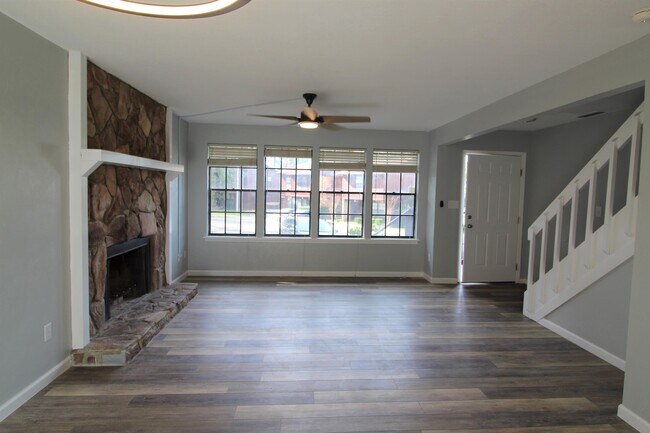 Building Photo - 2255 Shady Timbers Cir