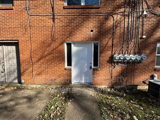 Foto del edificio - 1901 Hazel Ave