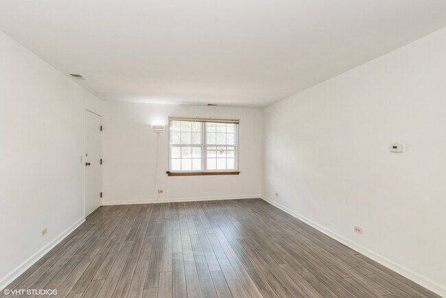 Foto del edificio - 152 E Winchester Rd