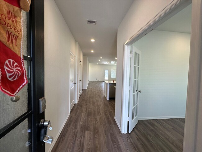 Foto del edificio - 5111 Winslow Grv Dr