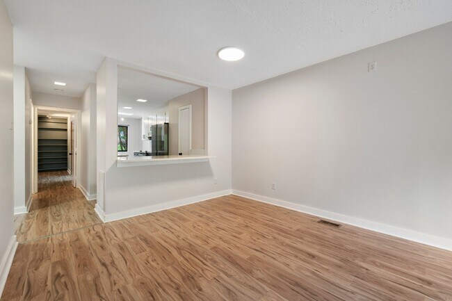 Foto del edificio - Beautiful Village West Townhome. Updates g...