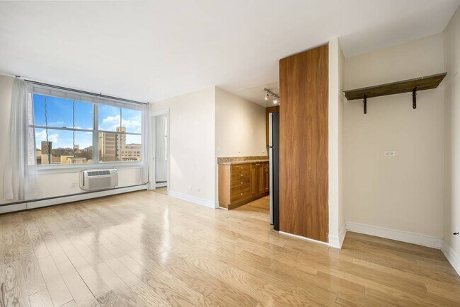 Foto del edificio - 3033 N Sheridan Rd