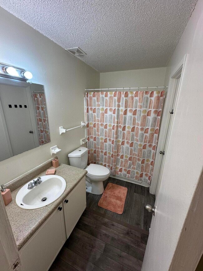 Foto del edificio - 6880 W Fairfield Dr