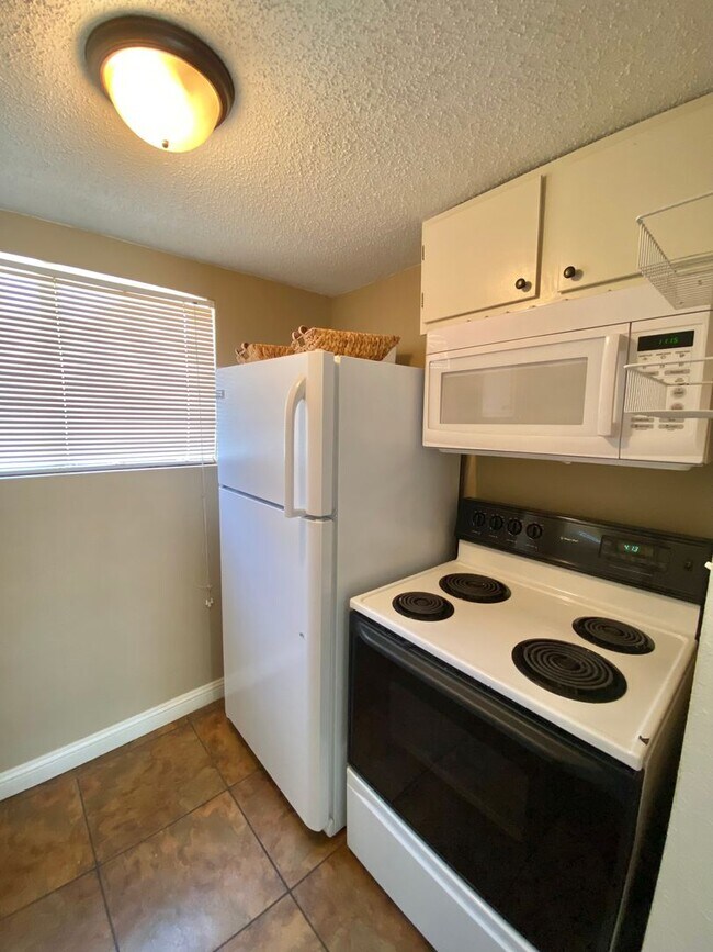 Building Photo - Cozy One Bedroom in Tech Terrace!