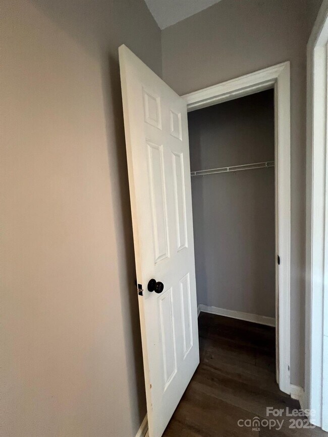 Foto del edificio - 3218 Selwyn Farms Ln