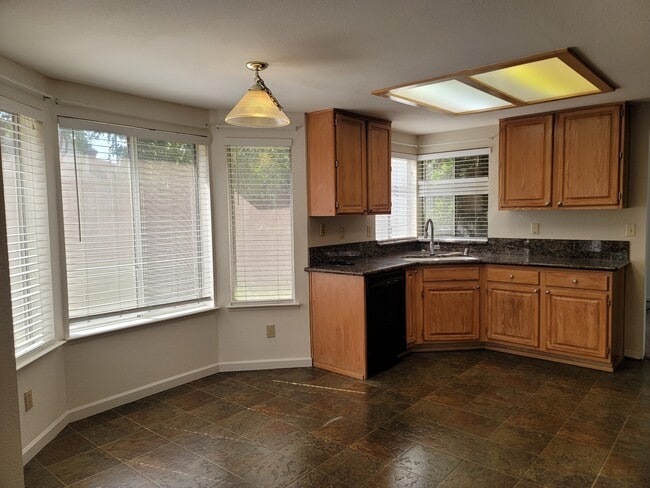 Building Photo - 1709 Evergreen Dr