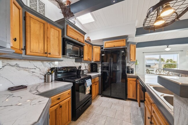 Building Photo - 3919 Panola Dr