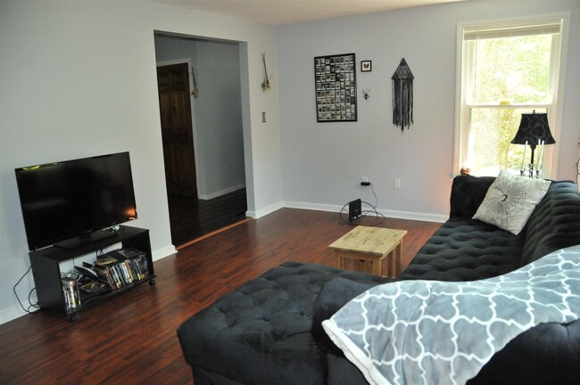 Foto del edificio - 640 River Rd