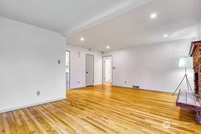 Foto del edificio - 205 S 107th St