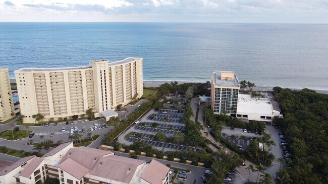 Foto del edificio - 300 Ocean Trail Way