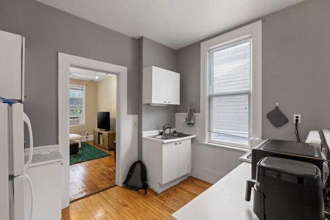 Foto del edificio - 2 bedroom in Chicago IL 60657