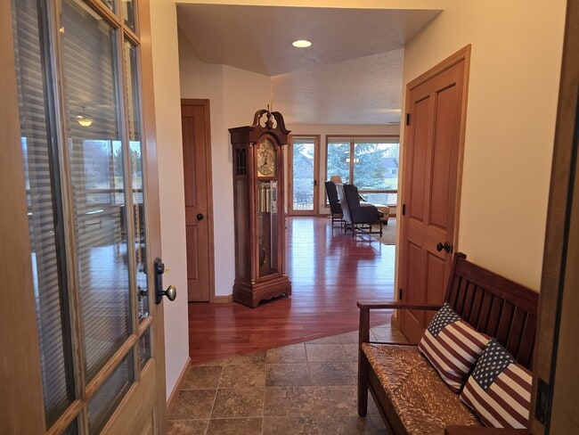 Building Photo - 3300 Graf St