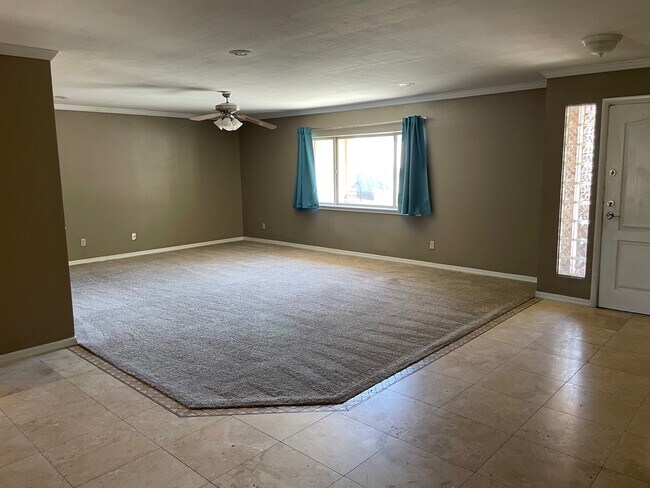 Foto del edificio - 17310 E El Pueblo Blvd