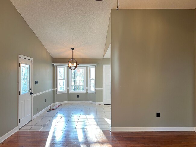 Building Photo - Cute Home in North Macon