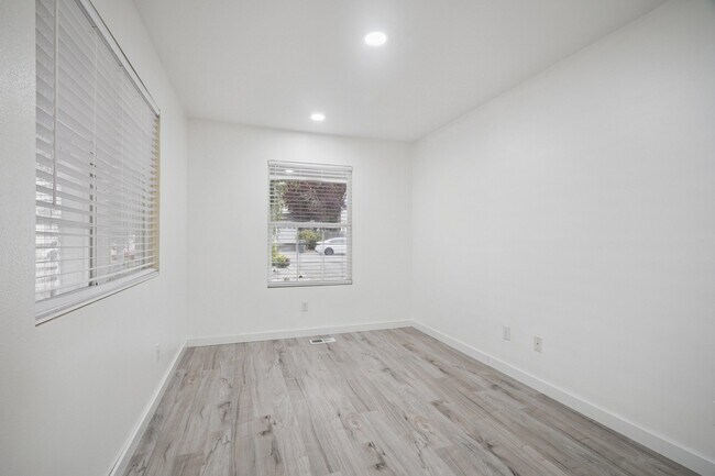 Foto del edificio - 4928 153rd Pl SE