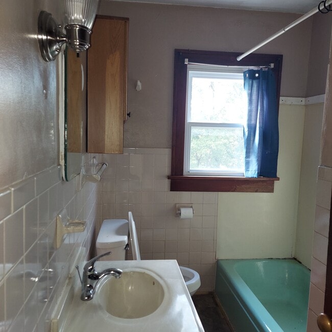 Building Photo - 1030 Bond St