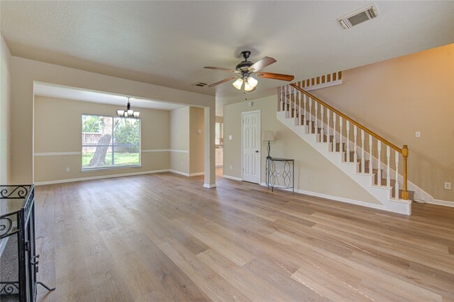 Building Photo - 138 W New Meadows Dr
