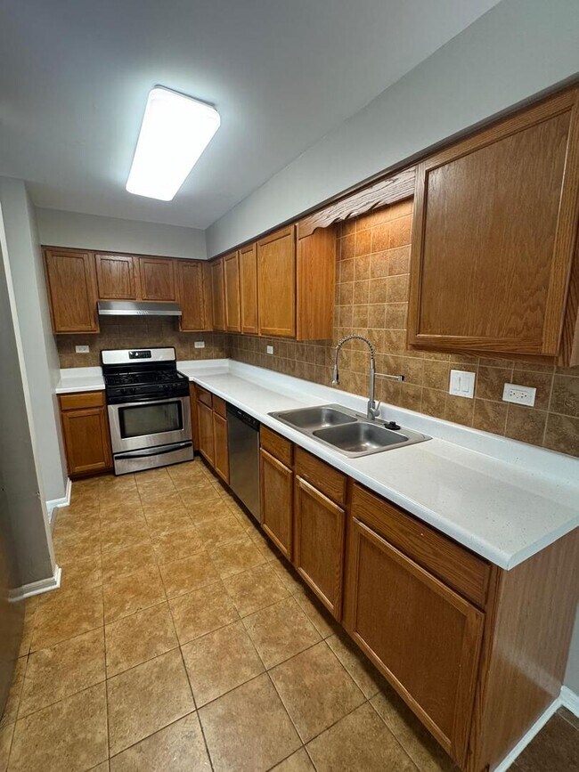 Foto del edificio - 689 E Whispering Oaks Ct