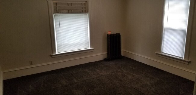 Foto del edificio - 3111 N Newton Ave