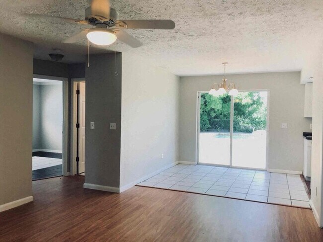 Foto del edificio - 311 Lakeview Dr