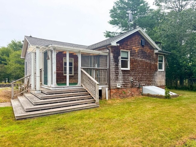 Building Photo - 121 Old Schoolhouse Rd