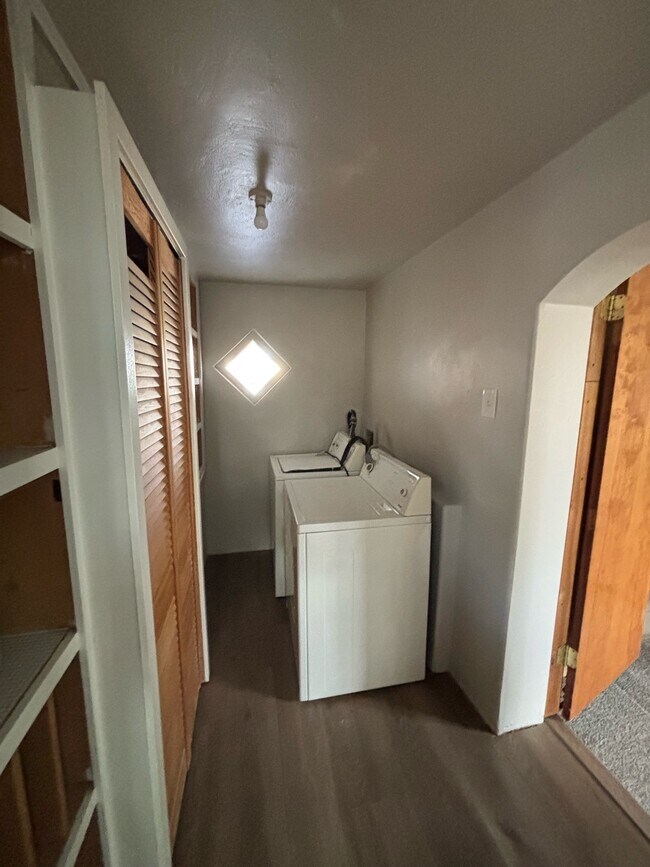 Building Photo - 1006 23rd St