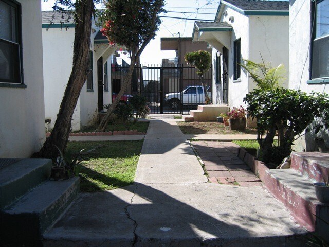 Foto del edificio - Summer Special $1000 REBATE! Charming stand alone cottage in gated community!