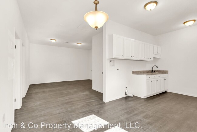 Building Photo - 2 br, 1 bath House - 343 S Pine Street