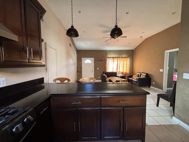 Building Photo - 1817 N Ave 53