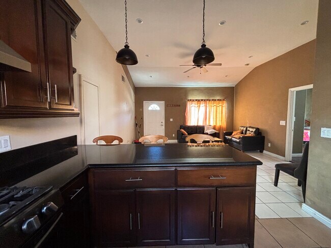 Foto del edificio - 1817 N Ave 53