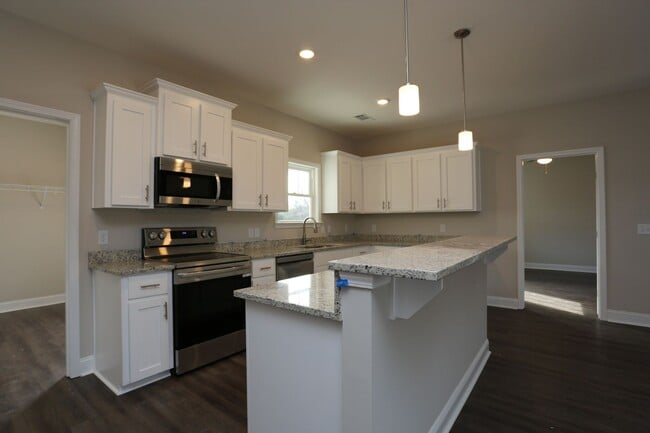 Building Photo - NEW 2 Bedroom Cottage Available TODAY!