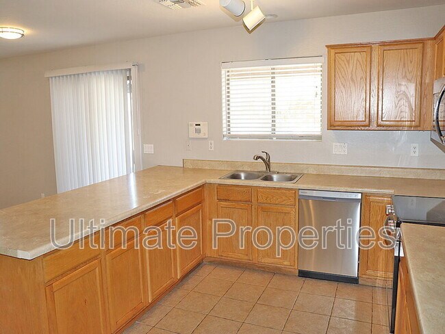 Foto del edificio - 7928 W Florence Ave