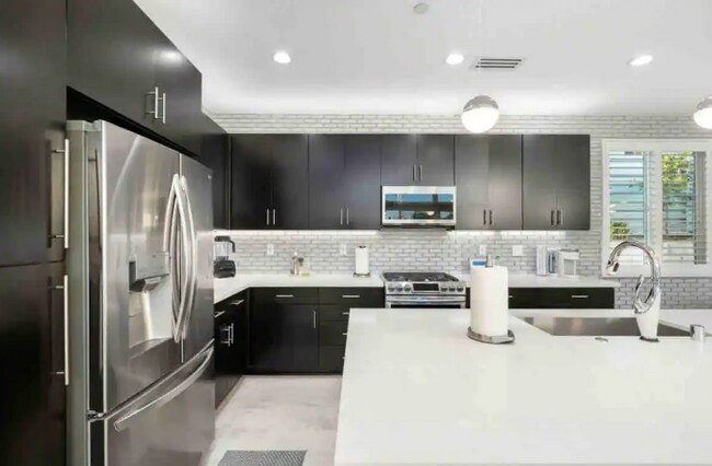 Building Photo - 13992 Valley View Ct