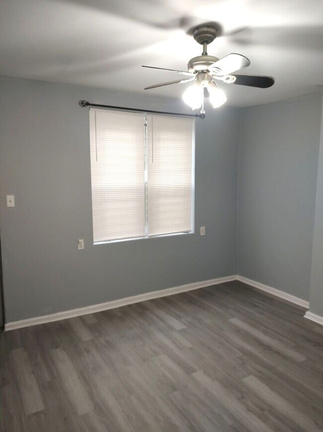 Foto del edificio - Stunning 2-Bedroom Townhouse in Point Breeze! Available NOW!