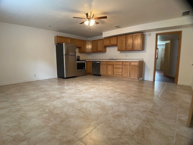 Building Photo - Duplex in Far North Peoria