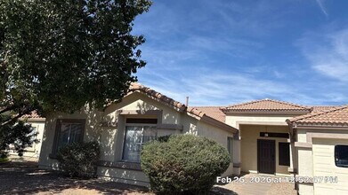 Building Photo - 1910 E Vineyard Rd