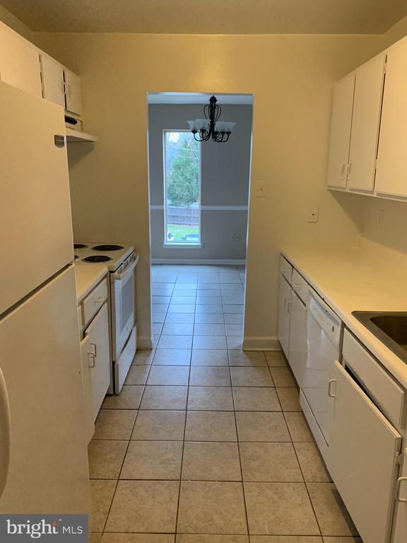 Building Photo - 7585 Margate Ct