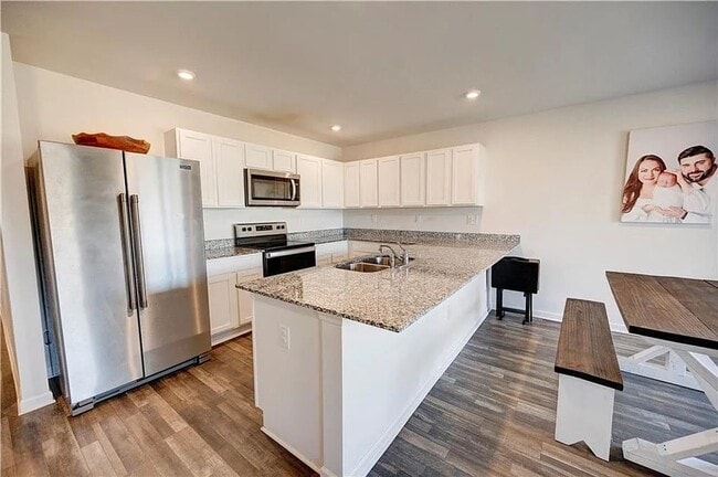 Building Photo - Ranch Living at its Finest