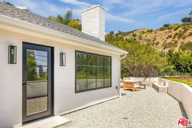 Building Photo - 8353 Sunset View Dr