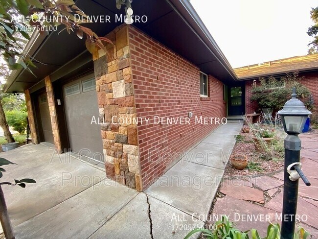 Building Photo - 11340 Benthaven Dr