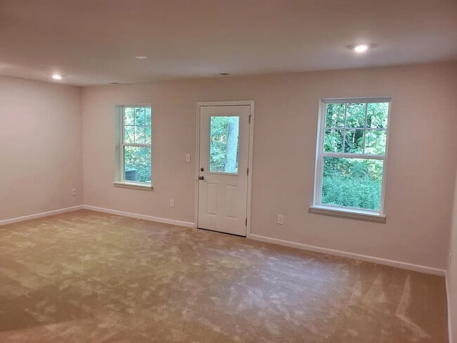 Building Photo - 9204 Grand Valley Dr